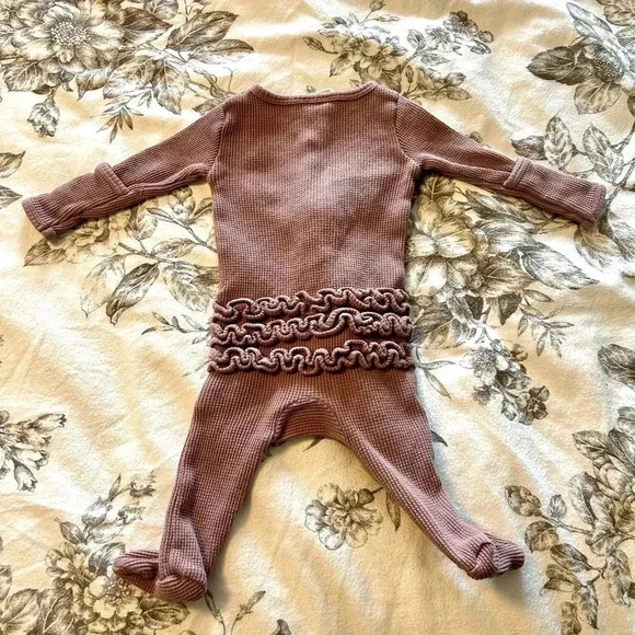 Spearmint Love Organic Waffle Ruffle Zip Footie and headband size 3-6 months - Picture 2 of 2